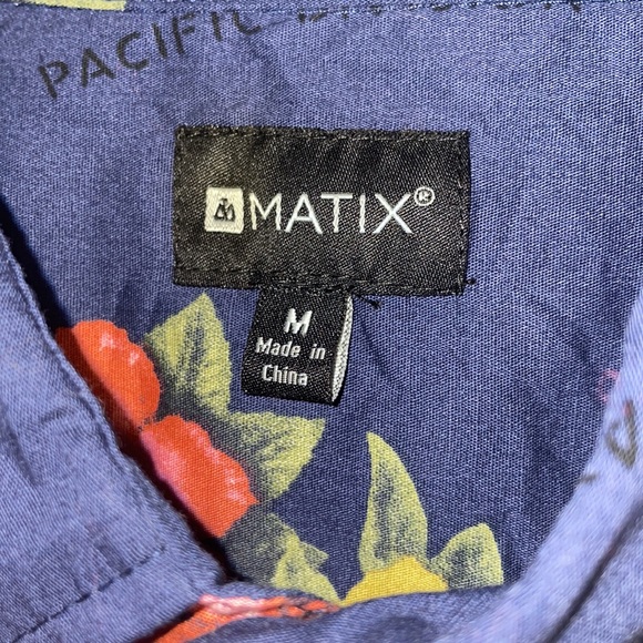 Matix button down t-shirt (size M) - Picture 4 of 5
